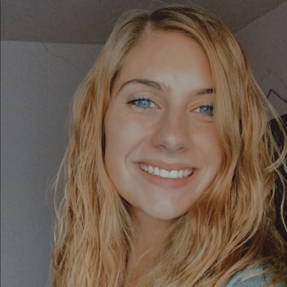 Meet your Posher, Olivia - Picture 1 of 1